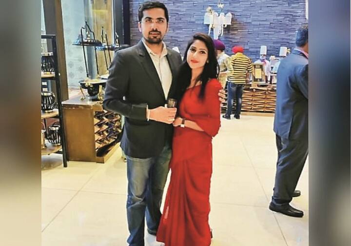 अदिति सिंह रायबरेली सदर से विधायक और दिवंगत अखिलेश सिंह की बेटी हैं. अब वह बीजेपी में हैं. अदिति सिंह के पति अंगद सैनी पंजाब में नवांशहर से विधायक हैं. वह कांग्रेस में हैं.