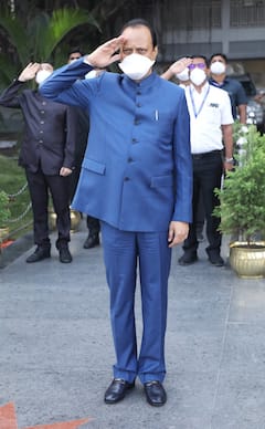 Republic Day : पुणे शहर पोलीस मुख्यालयात उपमुख्यमंत्री अजित पवार यांची तिरंग्याला मानवंदना!