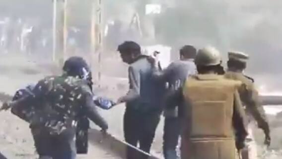 बिहार में छात्रों का बवालः गया में खाली बोगी में लगाई आग | Ghanti Bajao