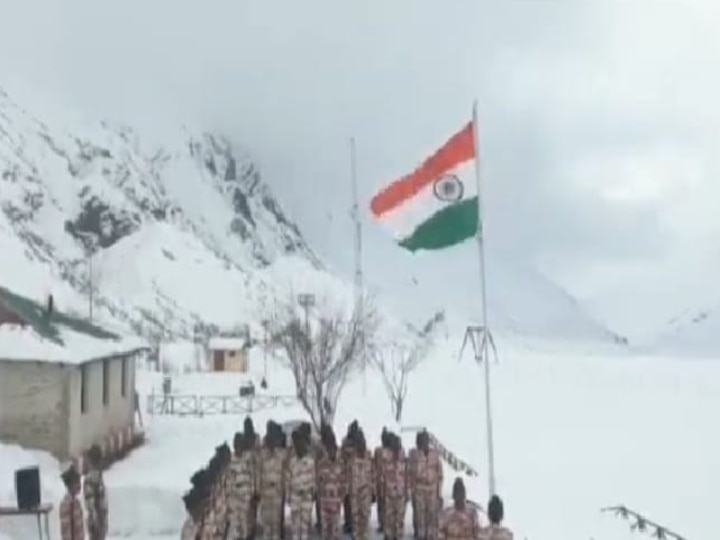 Ladakh: ITBP jawans march with national flag in -25 degree - video  Dailymotion