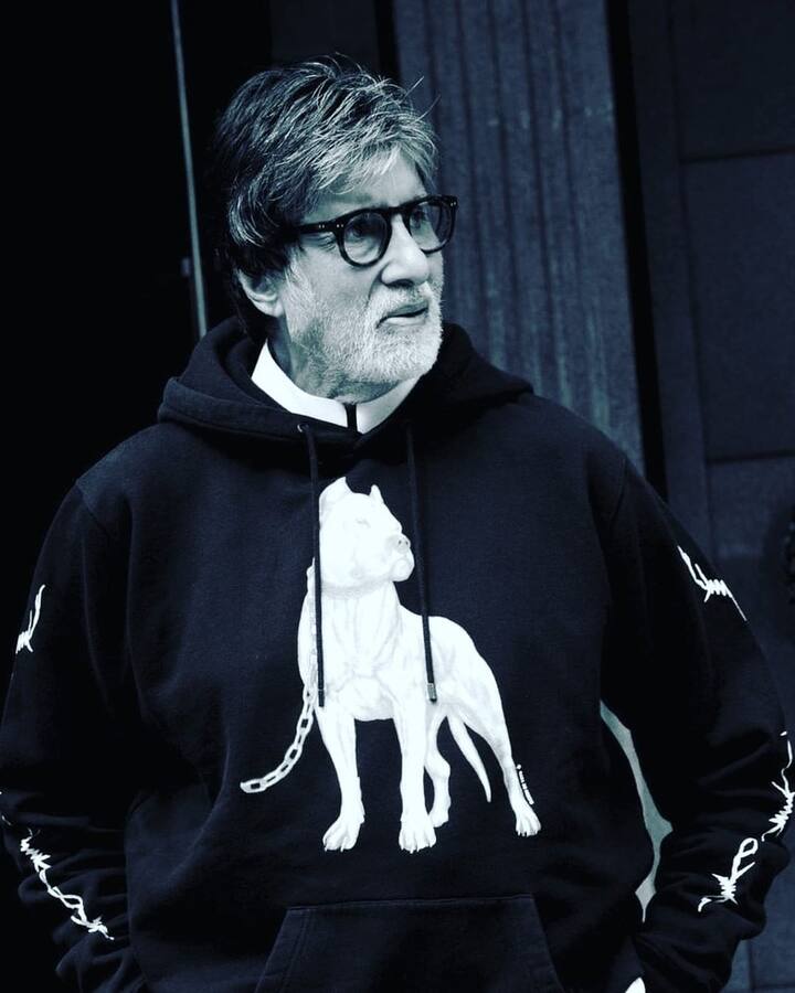 तिरंगी दाढीवाला फोटो शेअर करत त्यांची प्रजासत्ताक दिनाच्या शुभेच्छा दिल्या आहेत.