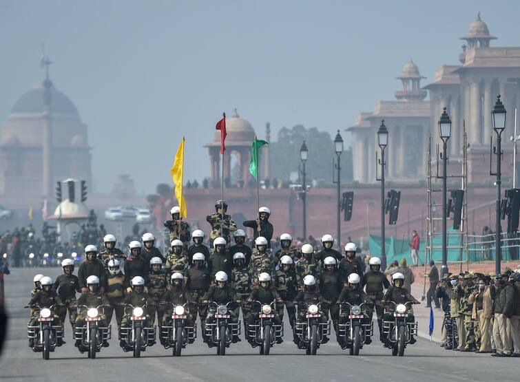 Republic Day 2022 President Kovind To Hoist National Flag, Parade To Showcase Military Might & Cultural Diversity Republic Day 2022: প্রজাতন্ত্র দিবসে প্যারেড প্রস্তুতি তুঙ্গে, রাজপথে আজ সেনা শক্তি প্রদর্শন ভারতের