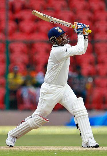 Virender Sehwag: भारत के वीरेंद्र सहवाग पांचवें नंबर पर हैं. सहवाग के नाम 104 टेस्ट में 91 छक्के हैं.