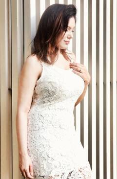 મુનમુન દત્તાએ વ્હાઇટ ટ્રાન્સપરન્ટ ડ્રેસમાં આપ્યા બોલ્ડ પોઝ