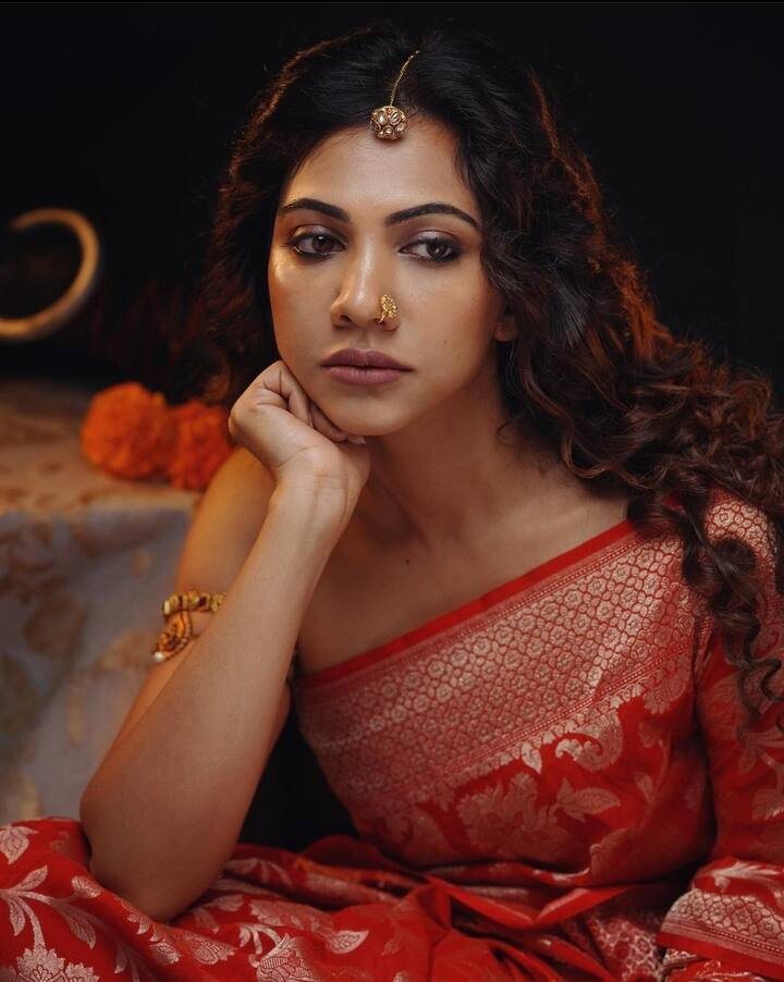 நெற்றி பொட்டில் தீயை வைக்கிறாய்