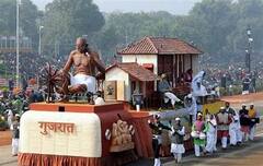 Republic Day 2022 : মোদি সরকার ক্ষমতায় আসার পর থেকে একবারও গুজরাতের ট্যাবলো বাদ পড়েনি কেন? কটাক্ষ বিরোধীদের | Bangla News