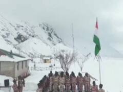 Republic Day: देखें- किस तरह देश के जवानों ने उत्तराखंड, जम्मू-कश्मीर और लद्दाख में माइनस डिग्री तापमान में मनाया गणतंत्र दिवस