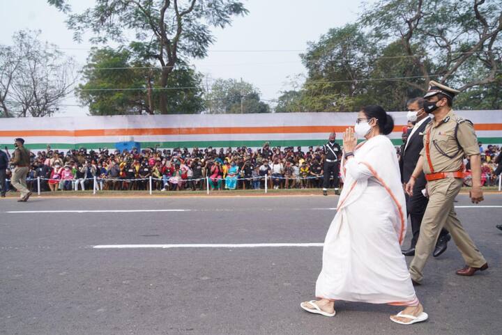 মুখ্যমন্ত্রী লেখেন,  যে আদর্শের ওপর ভিত্তি করে গড়ে উঠেছিল আমাদের স্বপ্নের দেশ, সেই আদর্শ রক্ষায় আমাদের অবিচল থাকতে হবে।