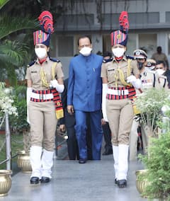 Republic Day : पुणे शहर पोलीस मुख्यालयात उपमुख्यमंत्री अजित पवार यांची तिरंग्याला मानवंदना!