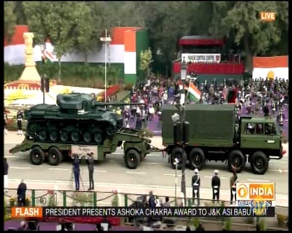 Republic Day 2022: भारतीय सेना ने 1971 के युद्ध में भूमिका निभाने वाले सेंचुरियन टैंक, पीटी-76 टैंक का किया प्रदर्शन Republic Day 2022: भारतीय सेना ने 1971 के युद्ध में भूमिका निभाने वाले सेंचुरियन टैंक, पीटी-76 टैंक का किया प्रदर्शन