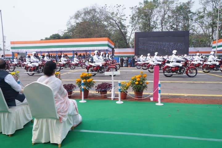 সুভাষচন্দ্র বসুর ১২৫তম জন্মবার্ষিকীতে দিল্লির রাজপথে দেখা যায় কেন্দ্রীয় পূর্ত মন্ত্রকের ট্যাবলোর থিম নেতাজি। দিল্লিতে বাদ পড়লেও প্রজাতন্ত্র দিবসে রেড রোডে হল বাংলার নেতাজি ট্যাবলোর প্রদর্শনী।