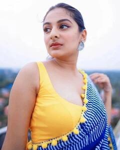 Actress Esther Anil : நேற்று நான் பார்த்ததும் உன்னைத் தானா சொல்? அட்டகாசமாய் ஆளே மாறிபோன எஸ்தர் அணில்..!