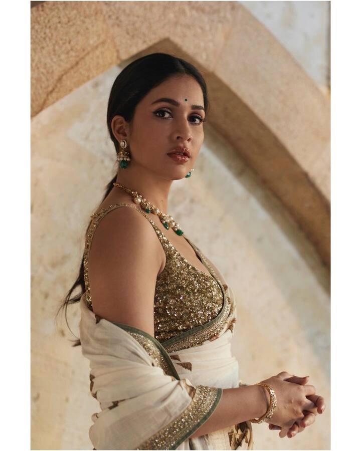 తన దృష్టి ప్రస్తుతానికి సినీకెరీర్ పైనే ఉందని కూడా క్లారిటీ ఇచ్చిన లావణ్య..కథలు వింటోందట. (image credit : Lavanya Tripathi/Instagram)