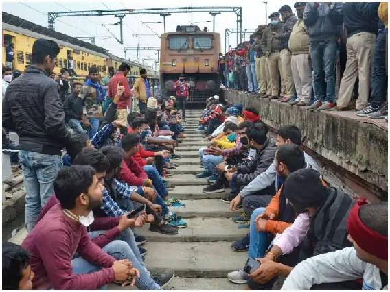 RRB NTPC Result Railway Ministry strictness on those who vandalized demonstrated Railway Track will not get a job ...तर रेल्वेत नोकरी मिळणं कठीण, रेल्वे मंत्रालयाने घेतली कठोर भूमिका