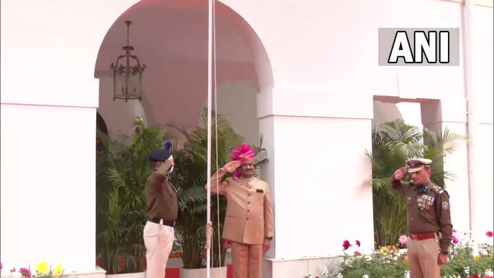 लोकसभा अध्यक्ष ओम बिरला ने भी 73वें गणतंत्र दिवस पर राष्ट्रीय ध्वज फहराया.