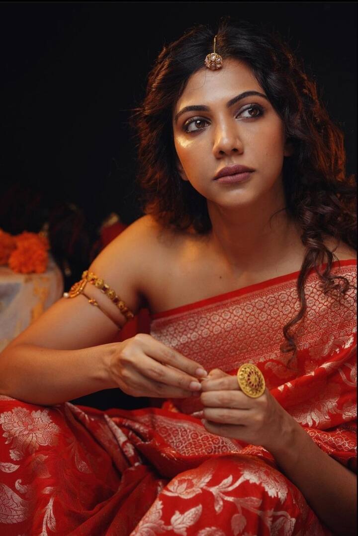 நெஞ்சாங்கூட்டில் நீயே நிற்கிறாய்