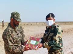 Republic Day 2022: गणतंत्र दिवस के मौके पर श्रीगंगानगर, जैसलमेर में बीएसएफ और पाकिस्तानी रेंजर्स ने एक दूसरे को दी मिठाइयां