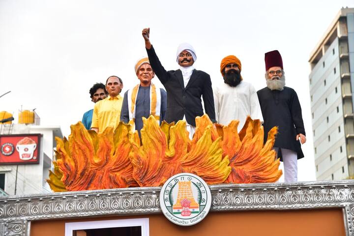 இந்த நிலையில், நடப்பாண்டிற்கான குடியரசு தின விழா அணிவகுப்பில் தமிழக ஊர்திகள் நிராகரிக்கப்பட்டுள்ளது. இதையடுத்து, இதுதொடர்பாக, பிரதமர் மோடிக்கு தமிழக முதல்வர் மு.க.ஸ்டாலின் கடிதம் எழுதினார்