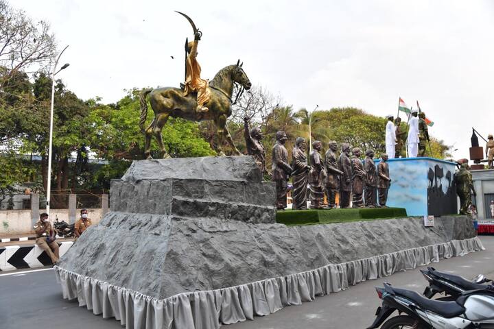 இதுதவிர இதே நாளில்தான் குடியரசுத் தலைவர் பத்மஸ்ரீ , பத்மபூஷன், பத்மவிபூஷன் விருதுகளை வழங்கி கௌரவிப்பார்.