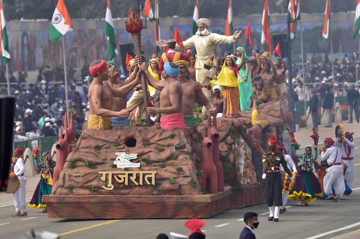 Gujarat tableau passes the Rajpath, during the Republic Day Parade 2022 in New Delhi. (Photo:PTI)