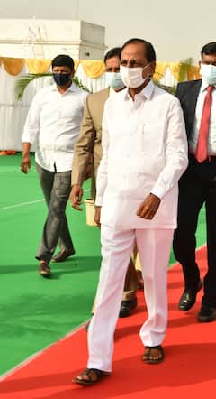 In Pics: గణతంత్ర వేడుకల్లో సీఎం కేసీఆర్.. అమర వీరుల స్తూపానికి నివాళులు