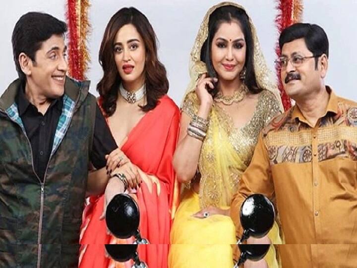 कलर्स टीवी पर दिखाया जाने वाला शो 'भाभी जी घर पर हैं' (Bhabi Ji Ghar Par Hain) सालों से दर्शकों का मनोरंजन करता आया है. इतने लंबे सफर में भले ही कई किरदार शो को अलविदा कह चुके हैं और उनकी जगह कई चेहरों ने ले ली हो, बावजूद इसके सभी कलाकार दर्शकों के दिलों में अपनी खास जगह बनाए हुए हैं. मनमोहन तिवारी उर्फ रोहिताश गौड़ से लेकर विभूति नारायण मिश्रा उर्फ आसिफ शेख तक आज हम शो के कुछ किरदारों के रियल लाइफ पार्टनर और फैमिली के बारे में बताने जा रहे हैं.