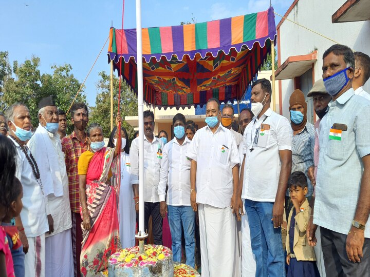 தேசியக் கொடியை ஏற்றிய இருளர் இன மூதாட்டி..! - கிராம மக்களுக்கு குவியும் பாராட்டுக்கள்..!