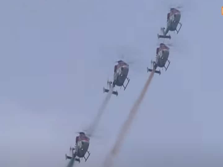 एयरफोर्स के लड़ाकू विमानों ने जब उड़ान भरी तो पूरा आसमान गूंजने लगा. वायुसेना की गर्जना देख लोगों के रौंगटे खड़े हो गए.