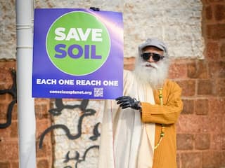 Commit To Keeping Soil Alive For Future Generations: Sadhguru’s Republic Day Message