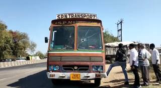 Vadodara : ટ્રકે બાઇકને ટક્કર મારતાં બે યુવકોના ઘટનાસ્થળે જ મોત, ટોળું ભેગું થઈ ગયું