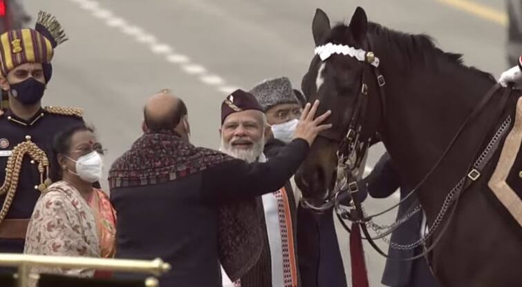 Republic Day 2022  President’s Bodyguard horse Virat retires from service today Republic Day 2022 :  আজই অবসর  রাষ্ট্রপতির বডিগার্ড ঘোড়ার, দেখুন তার সঙ্গে মোদি-কোবিন্দের মিষ্টি মুহূর্তের ছবি