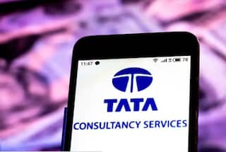 TCS Share Price:  ১২,০০০ কর্মী ছাঁটাইয়ের কথা বলতেই TCS-এর শেয়ারে ধস, ২% কমল স্টক, নিফটি আইটিতেও বড় পতন  