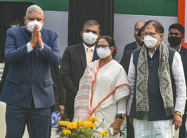 প্রজাতন্ত্র দিবসের শুভেচ্ছাবার্তা মুখ্যমন্ত্রীর। মমতা বন্দ্যোপাধ্যায় লিখেছেন, প্রজাতন্ত্র দিবসে সকলকে জানাই আন্তরিক শুভেচ্ছা। চলুন সকলে মিলে দেশের সংবিধানের মৌলিক কাঠামো বিশেষ করে যুক্তরাষ্ট্রীয় পরিকাঠামো রক্ষা করার শপথ নিই। সংবিধানে উল্লিখিত ন্যায়বিচার, স্বাধীনতা, সার্বভৌমত্ব এবং সৌভ্রাতৃত্ব রক্ষা, সংরক্ষণ এবং অনুসরণ করার চেষ্টা করি।