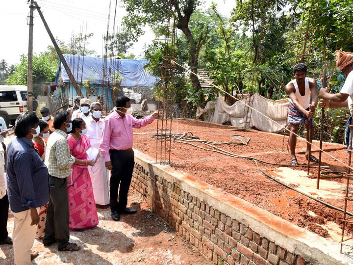 District Collector Dinesh Ponraj Oliver inspects development projects in Thiruvaiyaru Panchayat Union areas திருவையாறு ஊராட்சி ஒன்றிய பகுதிகளில் சாலை அமைக்கும் பணிகள் குறித்து தஞ்சை ஆட்சியர் ஆய்வு