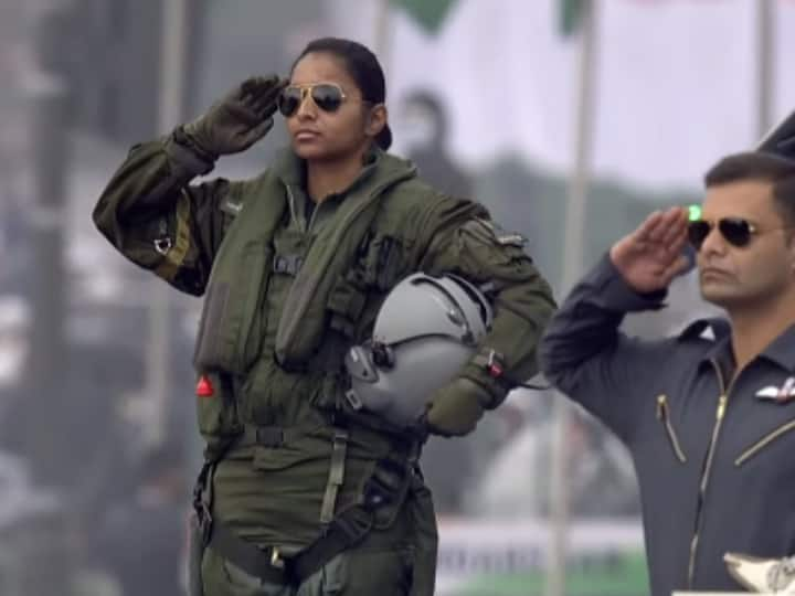 Shivangi Singh First Woman Rafale Fighter Jet Pilot Part Of IAF Republic Day 2022 Tableau Who Is Shivangi Singh? First Woman Rafale Fighter Jet Pilot Featured On IAF Tableau At Republic Day Parade