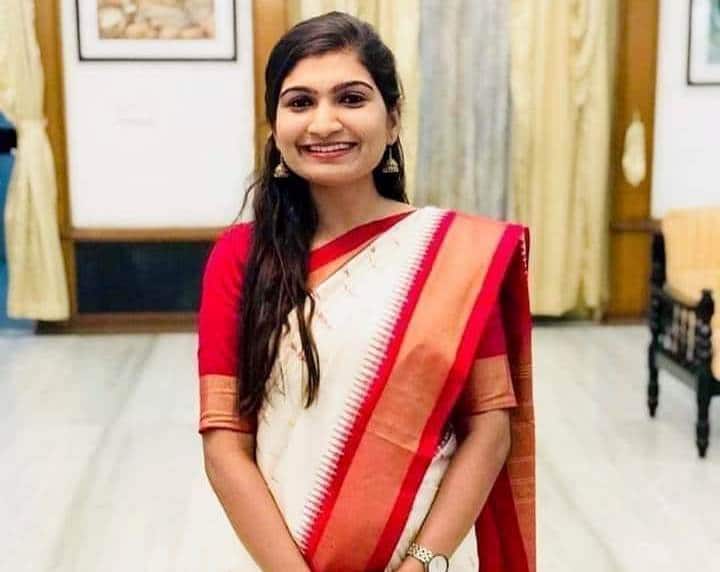 ​Success Story Namrata, coming from Naxal affected area, became IAS on the strength of high spirits, the journey was difficult ​UPSC Success Story: नक्सल प्रभावित क्षेत्र से आने वाली नम्रता बुलंद हौसले के दम पर बनीं आईएएस, मुश्किल था सफर