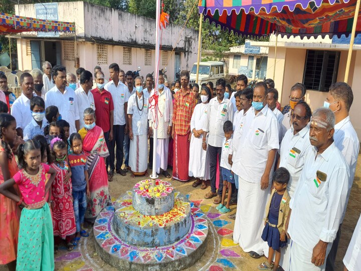 தேசியக் கொடியை ஏற்றிய இருளர் இன மூதாட்டி..! - கிராம மக்களுக்கு குவியும் பாராட்டுக்கள்..!