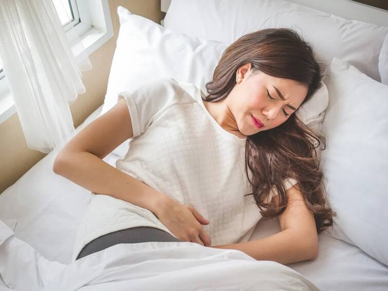 Tips for reduce periods pain  periods cramps in women get instant relief in period pain menstruation Women health: પીરિયડસ દરમિયાન થતાં દુખાવા અને અન્ય પરેશાનીઓને નિવારવામાં કારગર છે આ 4 ટિપ્સ