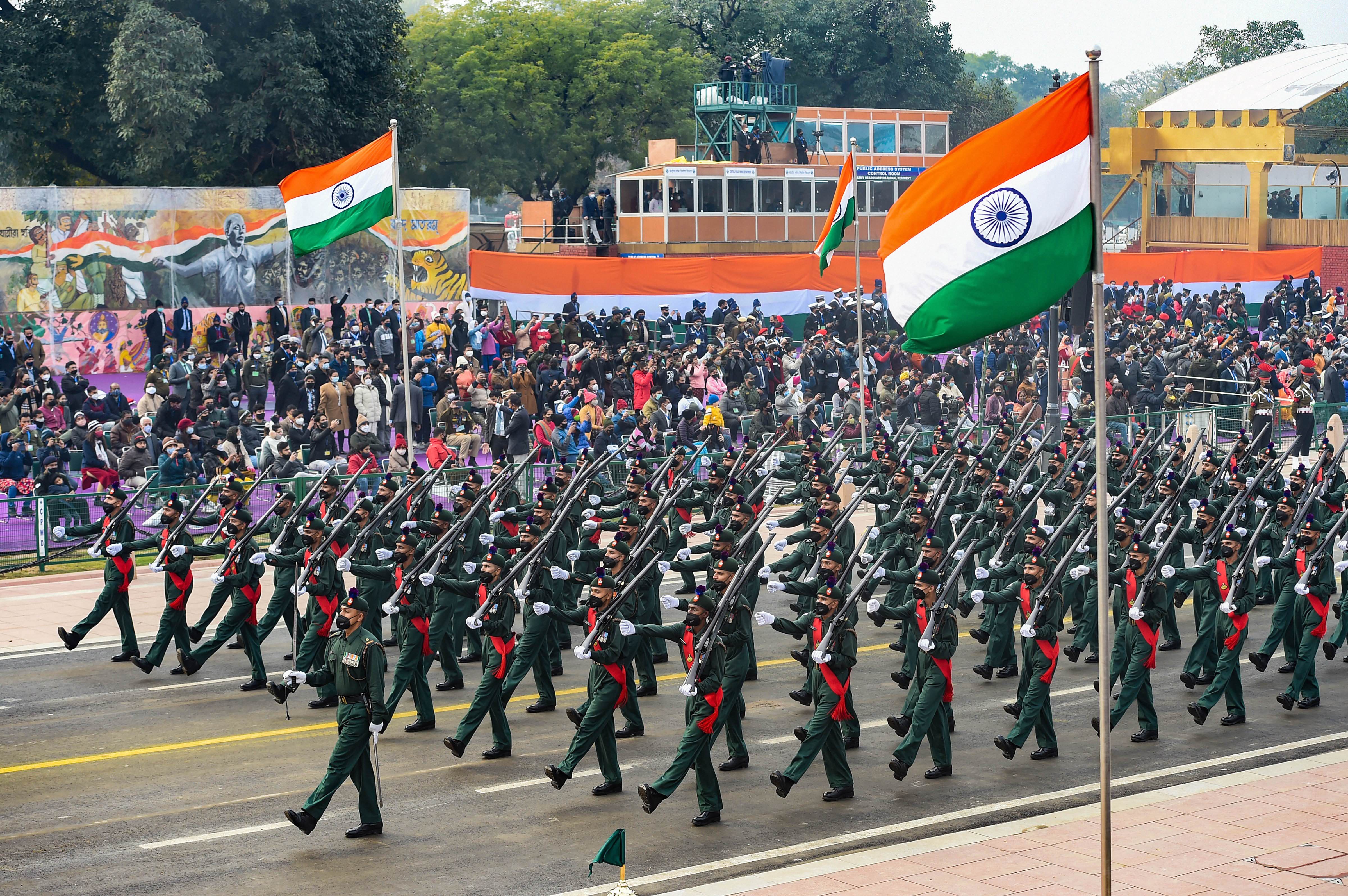 Republic Day 2022: राजपथ बना 'शक्तिपथ', जमीन से आसमान तक दिखी भारत के सैन्य और संस्कृति की झलक