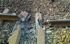 Railline Blast: গিরিডির কাছে রেললাইনে বিস্ফোরণ, মাওবাদীদের দিকে সন্দেহ। Bangla News