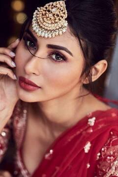 Mouni Roy Bridal Look: ब्राइडल लुक में अप्सरा से कम नहीं लगती हैं Suraj Nambiar की होने वाली दुल्हनिया मौनी रॉय, ये तस्वीरें हैं उसका सबूत