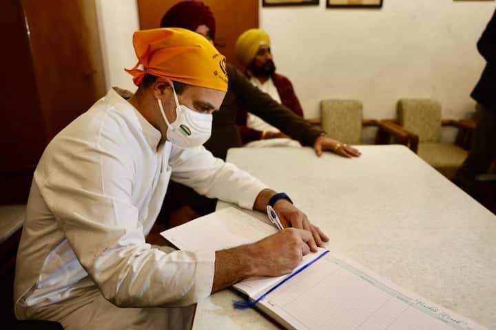 निर्वाचन आयोग ने पंजाब समेत पांच चुनावी राज्यों में रैलियों और रोड शो पर लगी रोक को 31 जनवरी तक के लिए बढ़ा दिया है. कांग्रेस पंजाब में सत्ता बरकरार रखने के लिए प्रयासरत है राज्य में 20 फरवरी को मतदान होना है. इस बार आम आदमी पार्टी भी चुनावी मैदान में हैं और कांग्रेस को कड़ी टक्कर दे रही है.