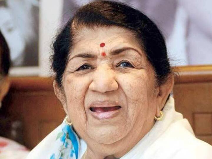 Lata Mangeshkar Health Update Legendary singer showing signs of improvement official statement Lata Mangeshkar Health Update : लता मंगेशकरांच्या तब्येतीत सुधारणा, मात्र डॉक्टरांच्या देखरेखीखाली ठेवणार, ट्विटरद्वारे दिली माहिती