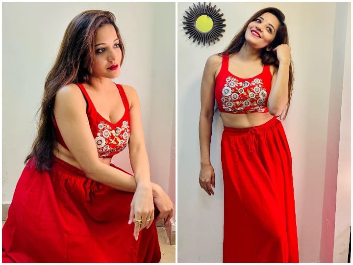 Monalisa Instagram: भोजपुरी फिल्म इंडस्ट्री (Bhojpuri Film Industry) में मोनालिसा (Monalisa) एक बड़ा नाम है. ऐसे में फैंस उनके बारे में जानने के लिए बेताब रहते हैं. तो वहीं मोनालिसा (Monalisa Fans) अपने फैंस को एंटरटेन करने का कोई मौका हाथ से नहीं जाने देती हैं.