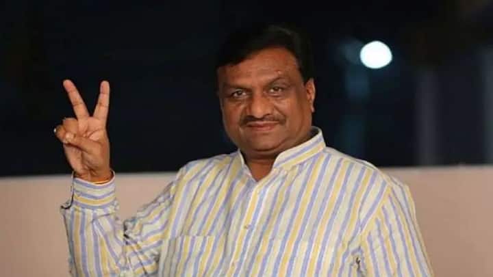 धर्म सिंह सैनी नकुड़ से बीजेपी विधायक रहे है. लेकिन अब वो यूपी चुनाव से पहले सपा में शामिल हो गए.