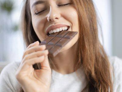 health care tips know Health Benefits of Chocolate Chocolate Day : नात्यात गोडवा वाढवणारं चॉकलेट आरोग्यासाठी गुणकारी; पाहा फायदे