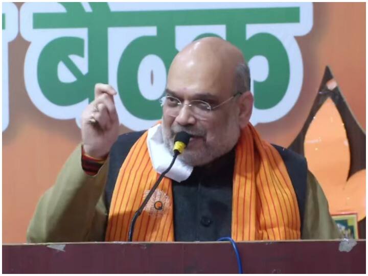 UP Election 2022 Amit Shah Matdata Samvad Event in Mathura attacks Akhilesh Yadav Gundaraj and Economic growth UP Election 2022: मथुरा में सपा पर जमकर बरसे अमित शाह, कहा - अखिलेश के हाथ में शासन का मतलब गुंडाराज, हमारे राज में विकास ही विकास