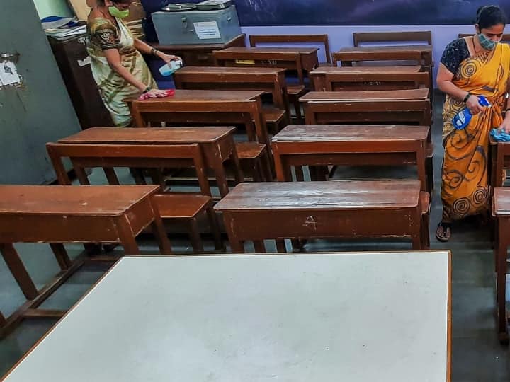 Tamil Nadu Uttarakhand Maharashtra Haryana Chandigarh decided to reopen schools amid decreasing case of Covid19 Know in detail India schools news  Schools Reopening News: कोरोना संक्रमण में कमी आने के बाद इन राज्यों ने स्कूल खोलने का किया एलान, एक क्लिक में जानें डिटेल