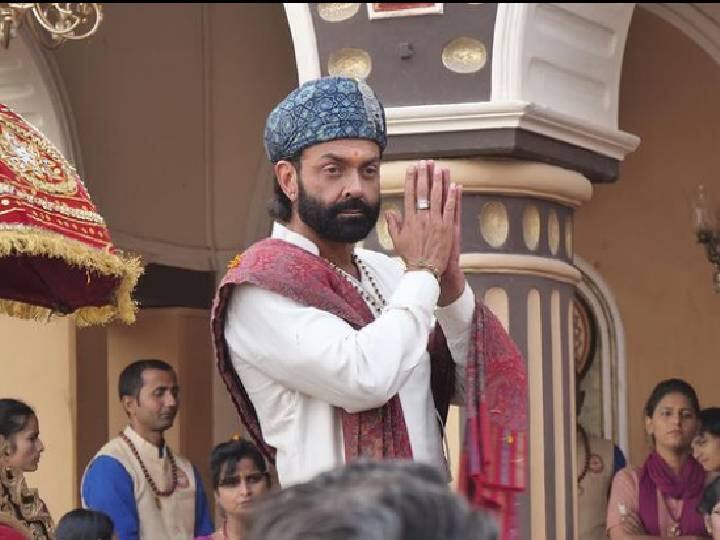 मात्र, ‘आश्रम’ या वेब सीरिजने त्याच्या करिअरला गती दिली. यामध्ये त्याने आध्यात्मिक बाबा निरालाची भूमिका साकारली होती. या भूमिकेने बॉबीच्या करिअरला पुन्हा एकदा झळाळी दिली आहे. (PC : iambobbydeol/IG)