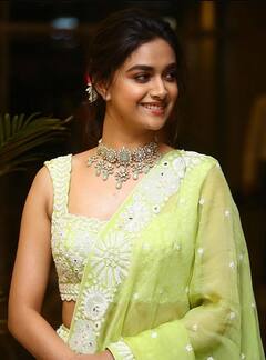 Keerthy Suresh pics: சிவந்த கன்னங்கள் ரோசப்பூ....சிரித்த முகத்துடன் ஜொலிக்கும் கியூட்டி கீர்த்தி..!